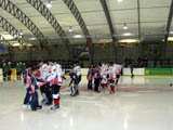 Хоккеисты «Алтай» (Североморск) вручают новые майки детской команде