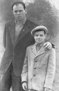 Валерий Харламов, с отцом Борисом Сергеевичем