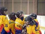 Юные хоккеисты "Авангард" (Кондопога) радуются заброшенной шайбе